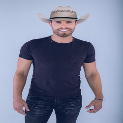Country Music's Dustin Lynch Comes to the Island Showroom in November